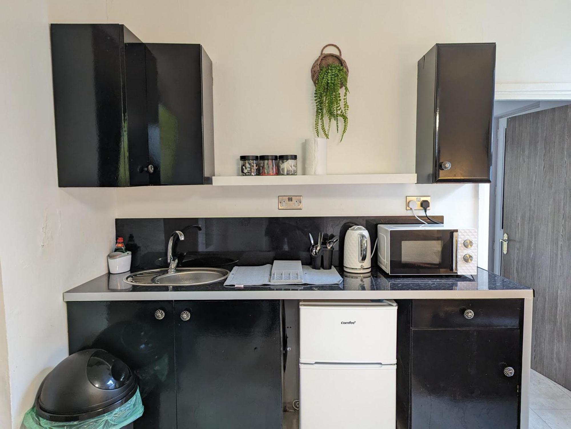 Inner-City Apartments - Basic Amenites Cardiff Bagian luar foto