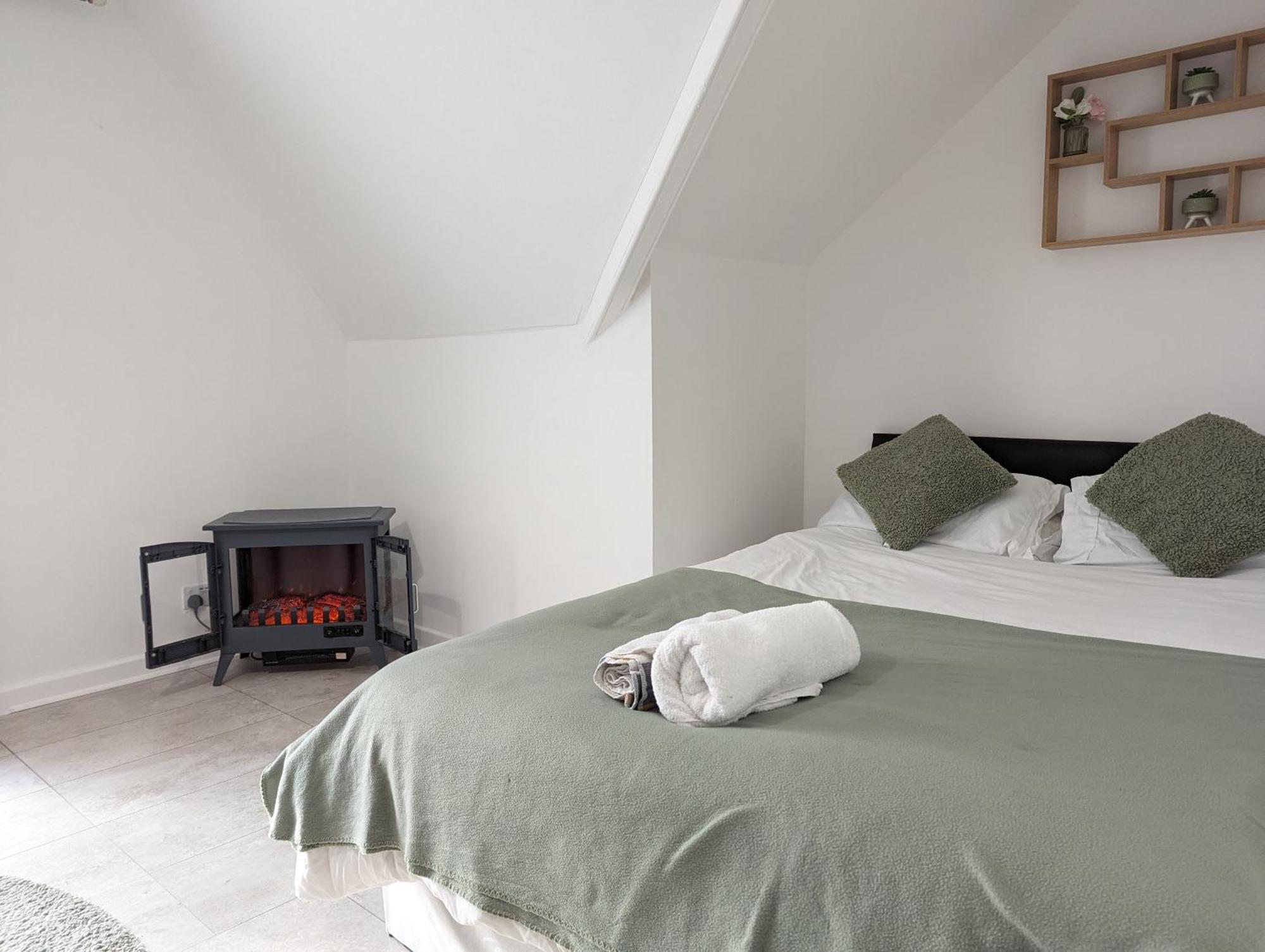 Inner-City Apartments - Basic Amenites Cardiff Bagian luar foto
