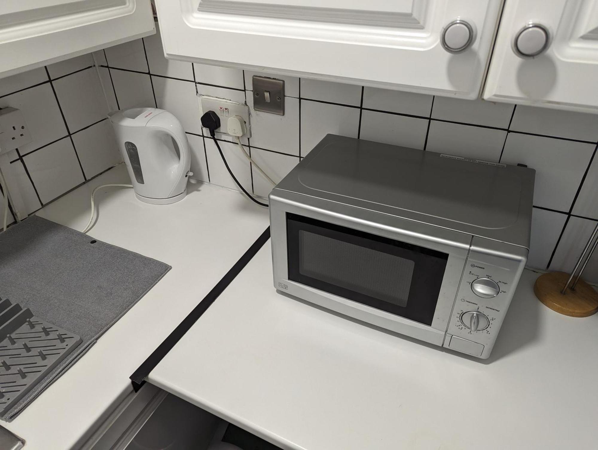 Inner-City Apartments - Basic Amenites Cardiff Bagian luar foto
