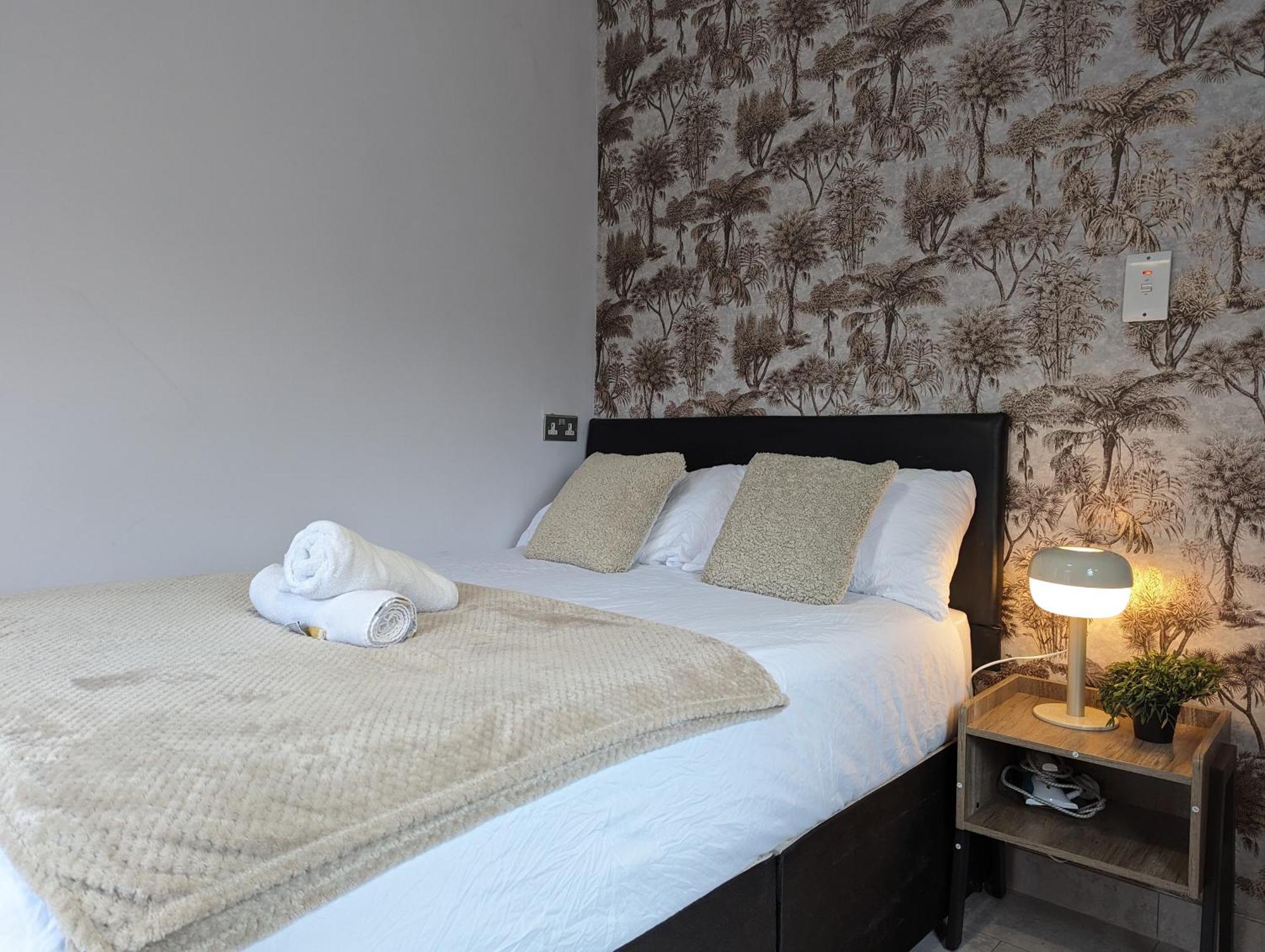 Inner-City Apartments - Basic Amenites Cardiff Bagian luar foto