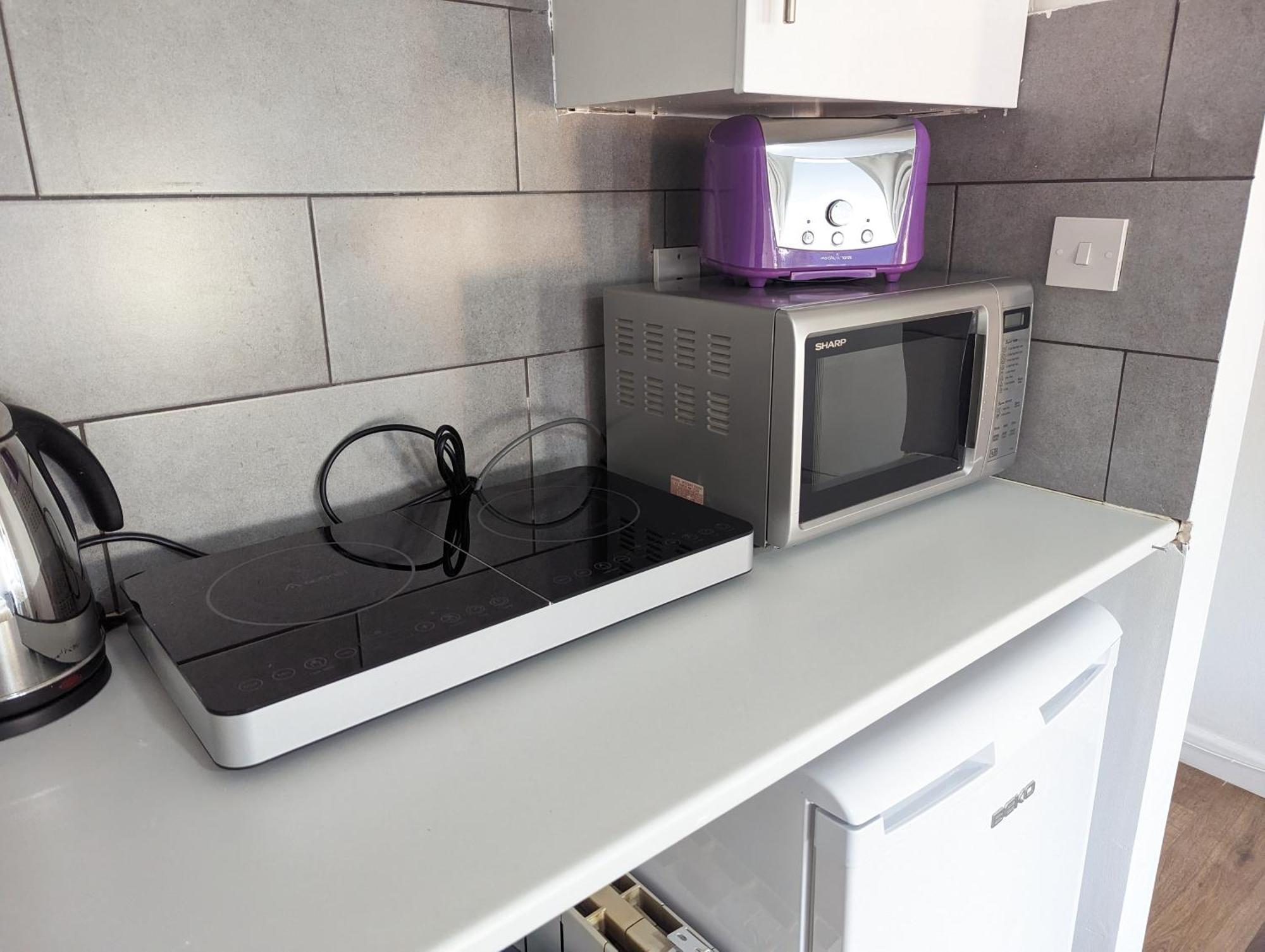 Inner-City Apartments - Basic Amenites Cardiff Bagian luar foto