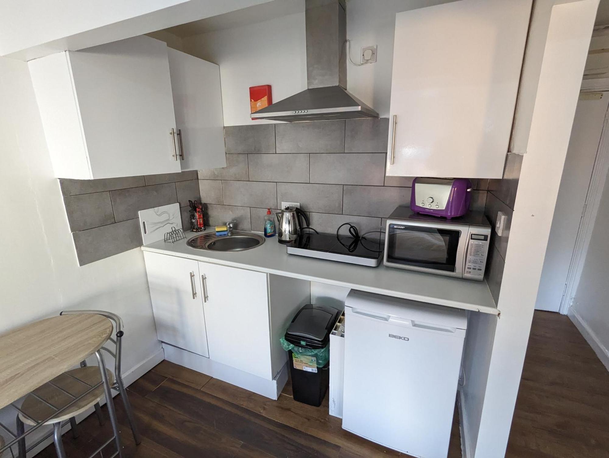 Inner-City Apartments - Basic Amenites Cardiff Bagian luar foto