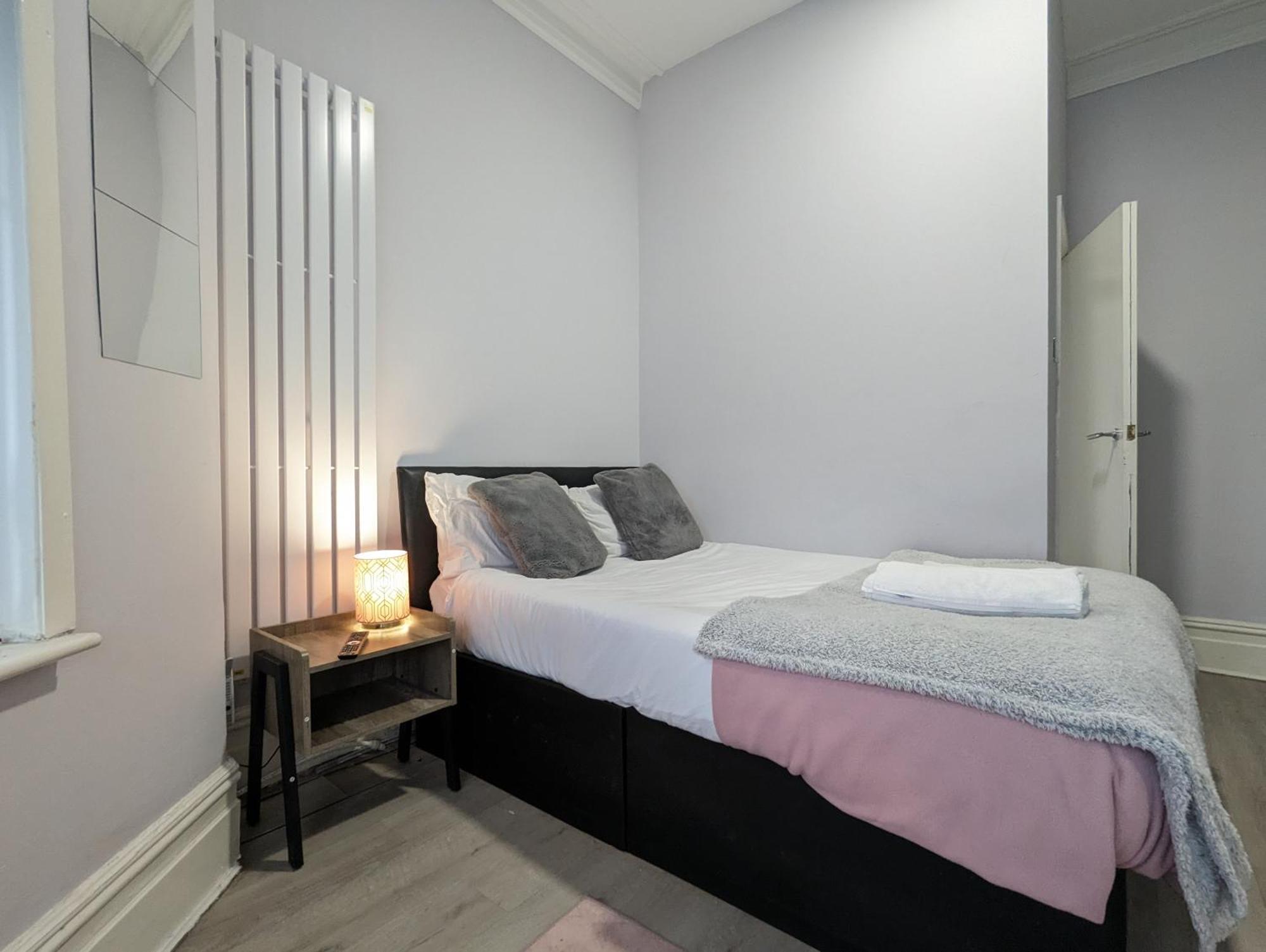 Inner-City Apartments - Basic Amenites Cardiff Bagian luar foto