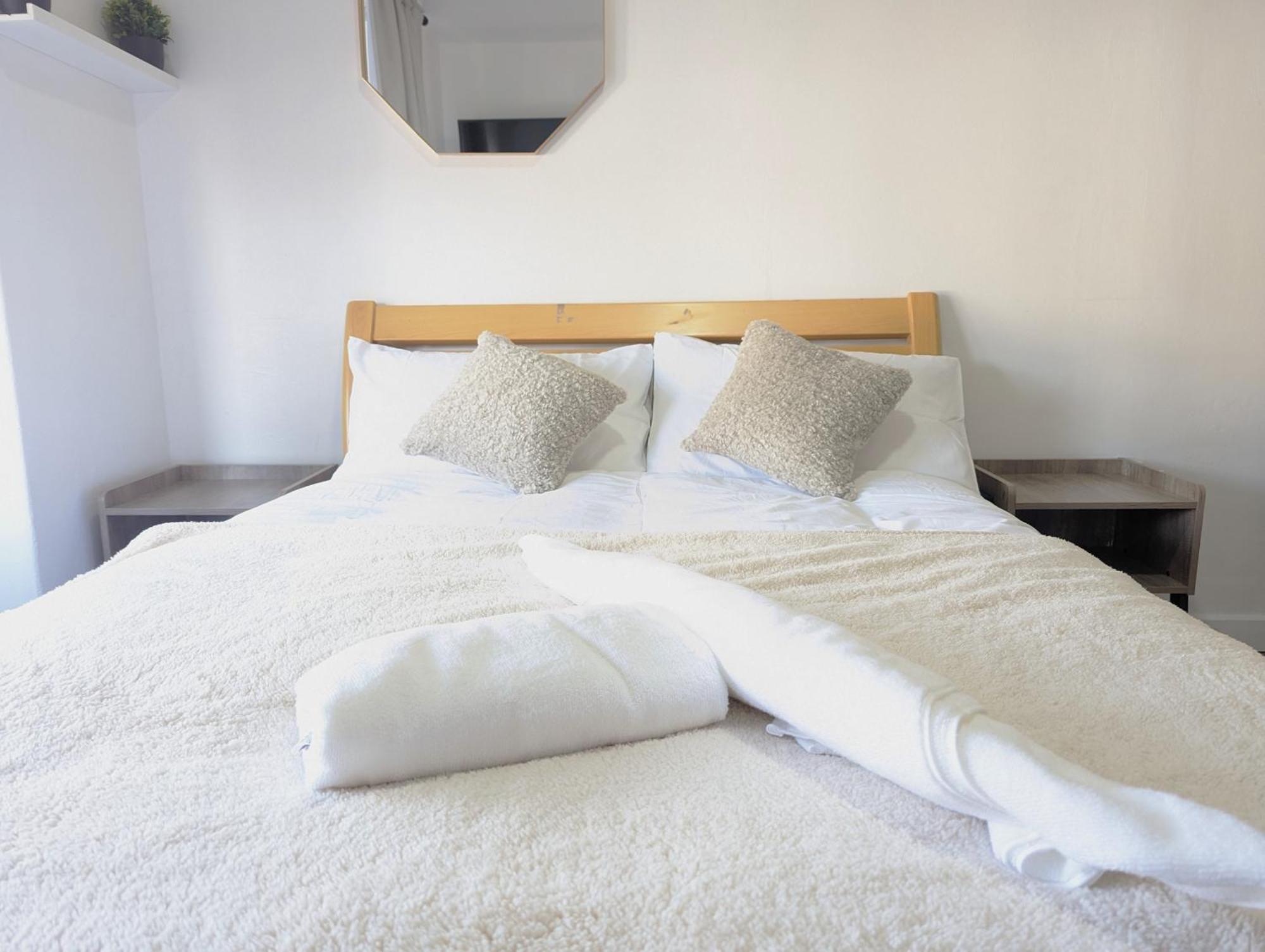 Inner-City Apartments - Basic Amenites Cardiff Bagian luar foto