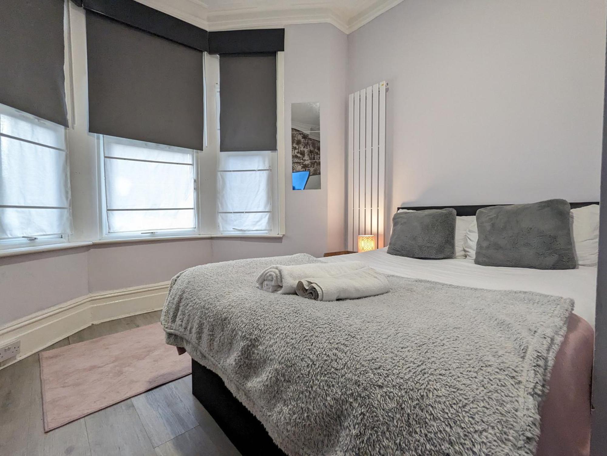 Inner-City Apartments - Basic Amenites Cardiff Bagian luar foto