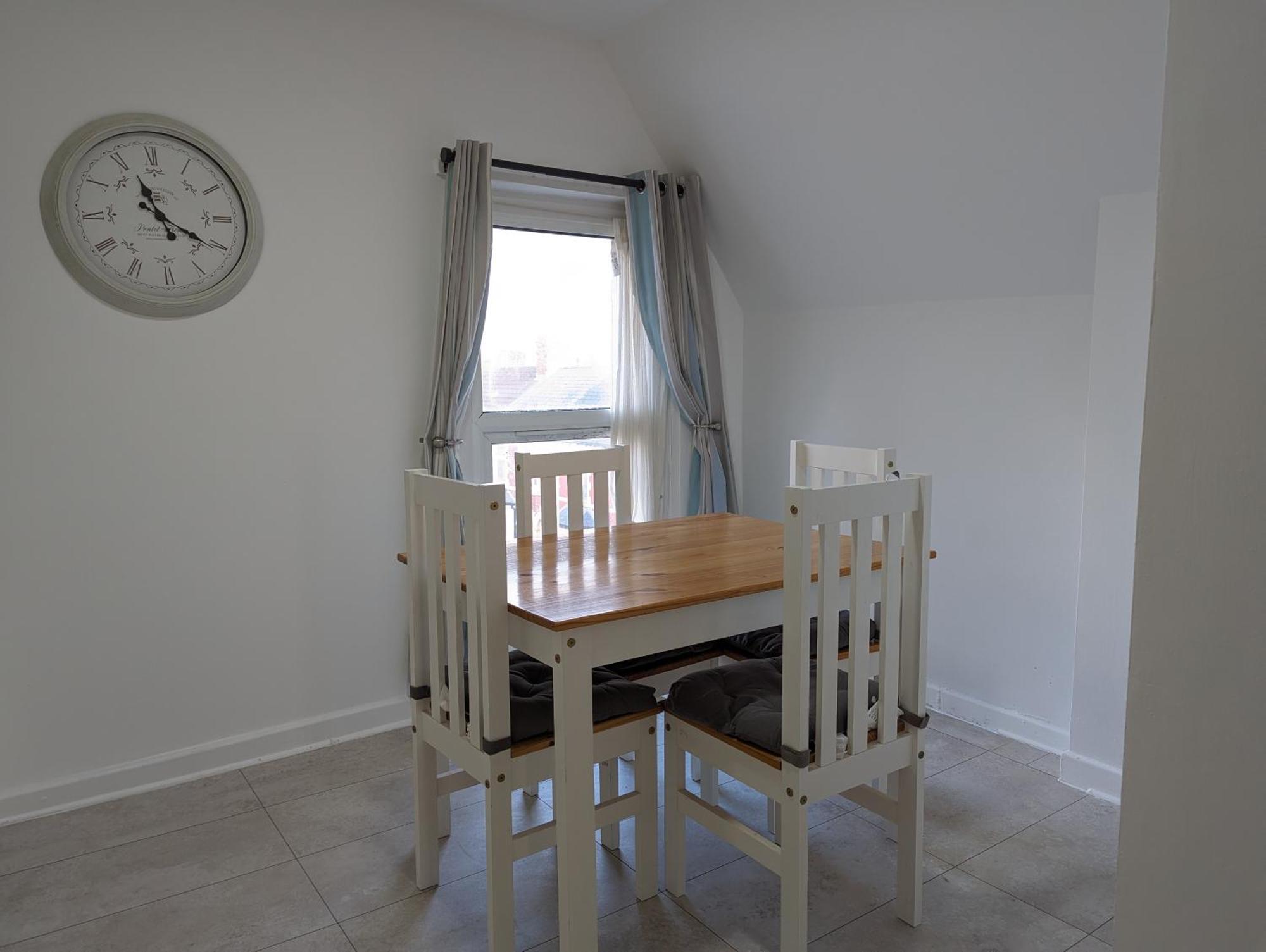 Inner-City Apartments - Basic Amenites Cardiff Bagian luar foto