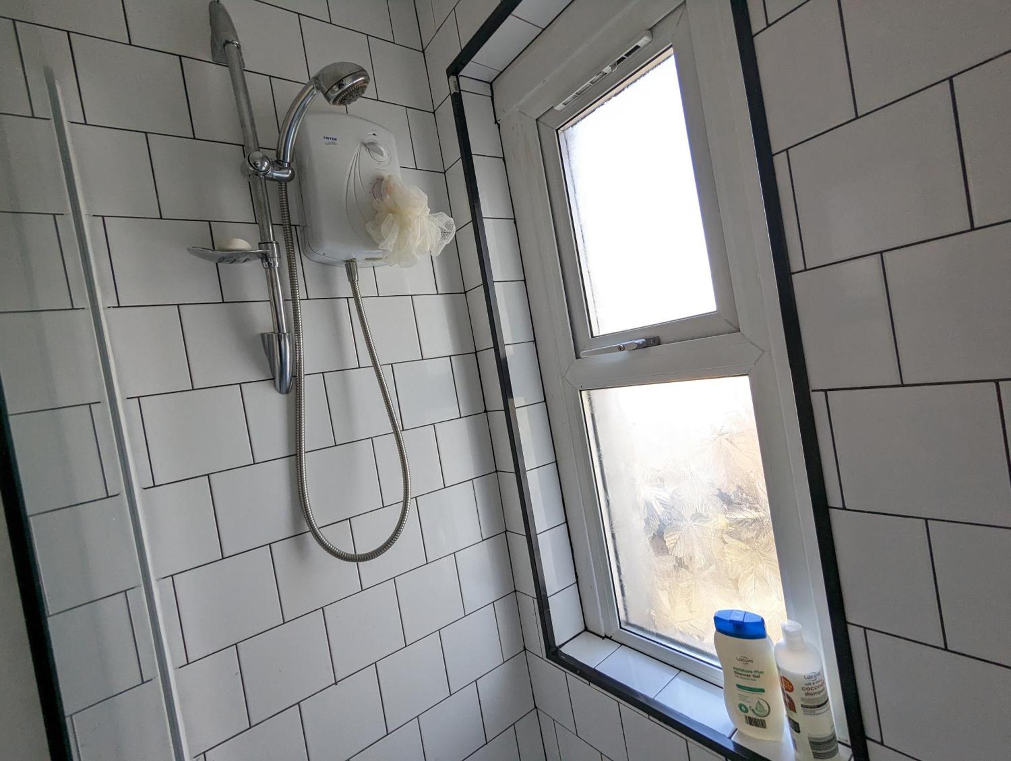Inner-City Apartments - Basic Amenites Cardiff Bagian luar foto