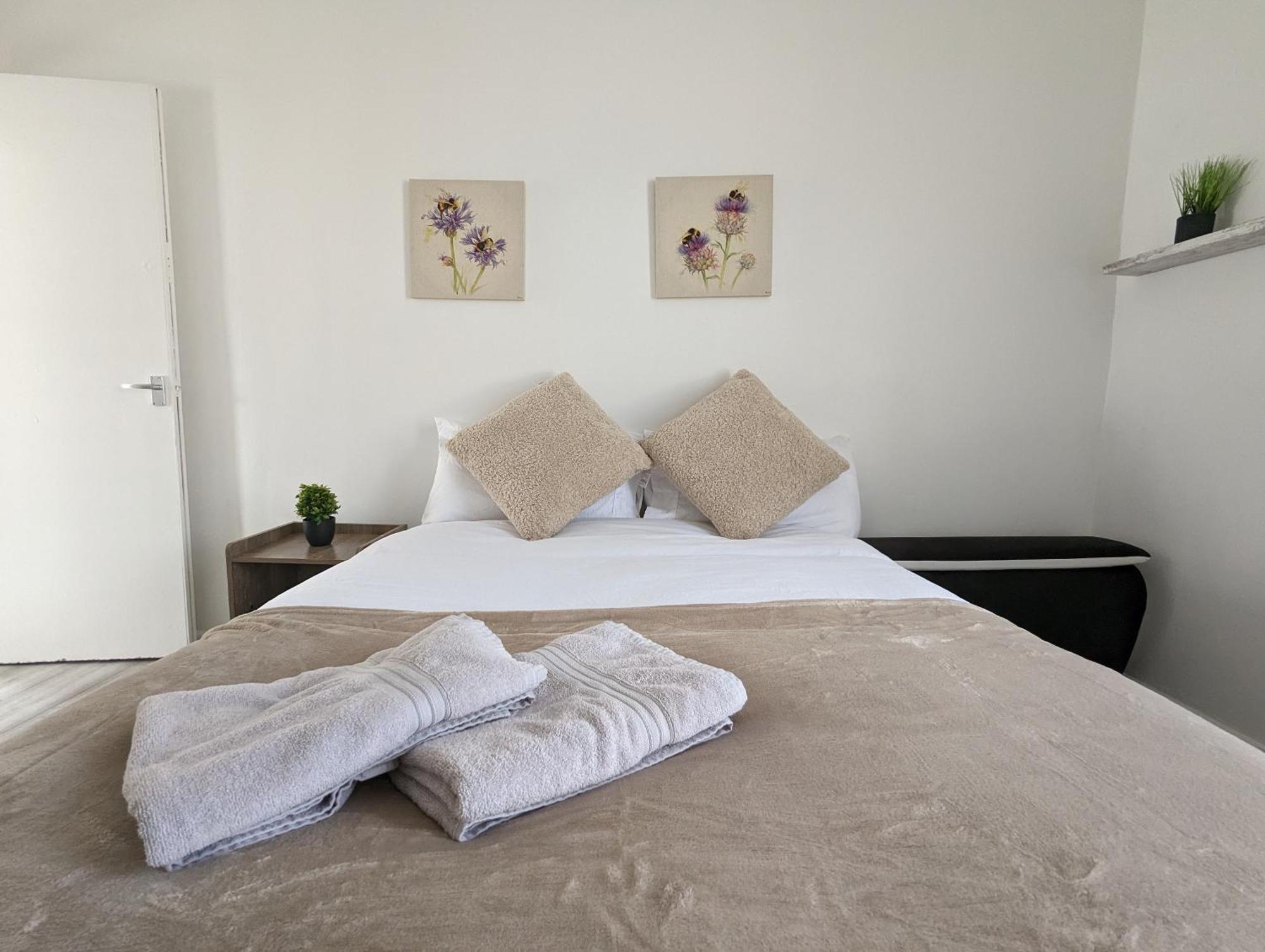 Inner-City Apartments - Basic Amenites Cardiff Bagian luar foto
