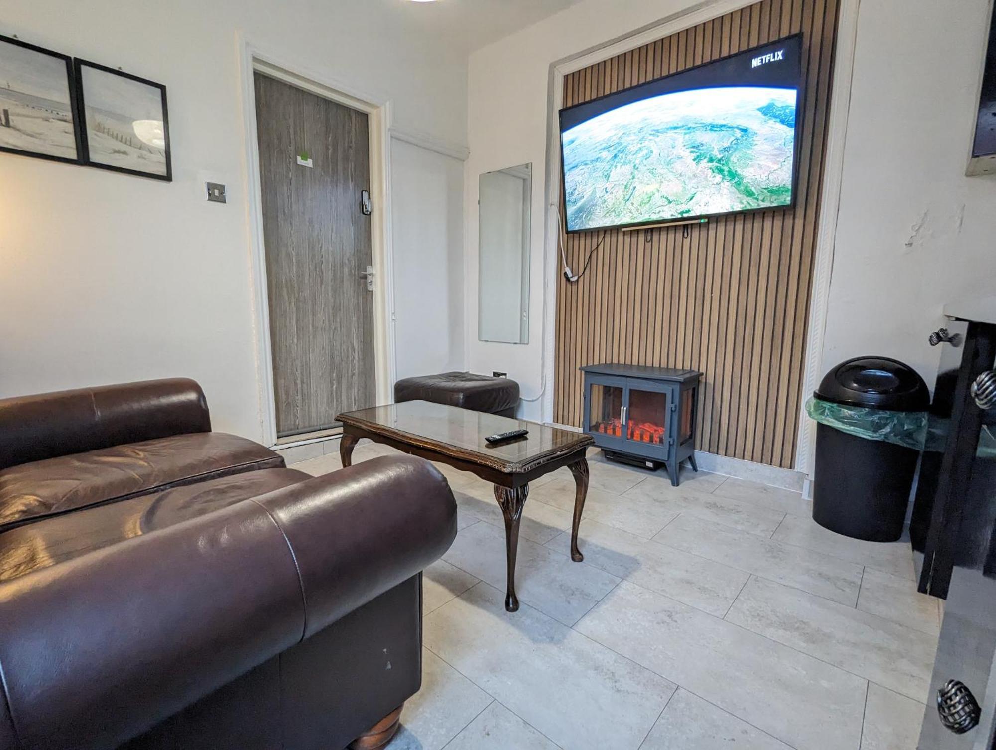 Inner-City Apartments - Basic Amenites Cardiff Bagian luar foto