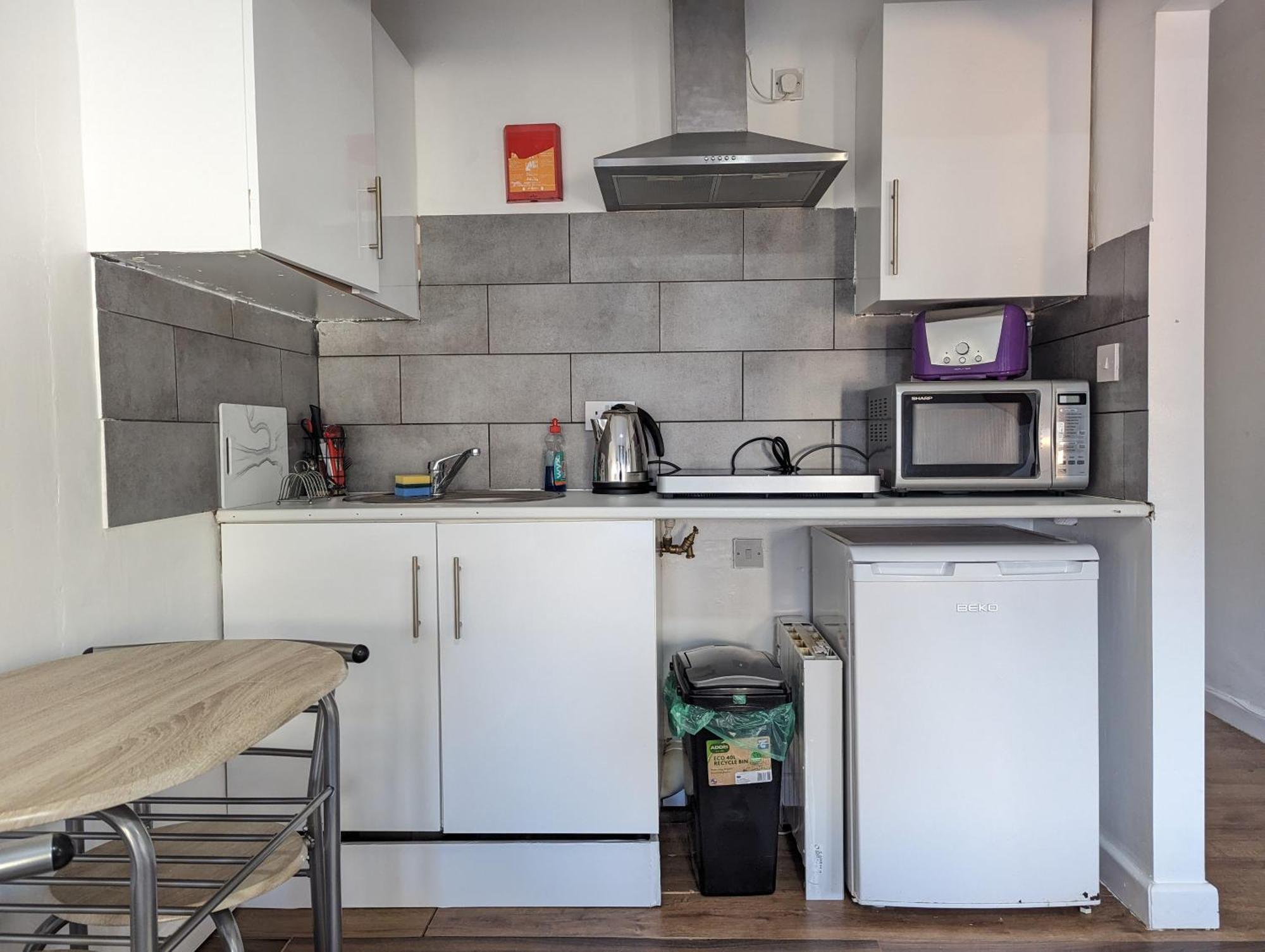 Inner-City Apartments - Basic Amenites Cardiff Bagian luar foto