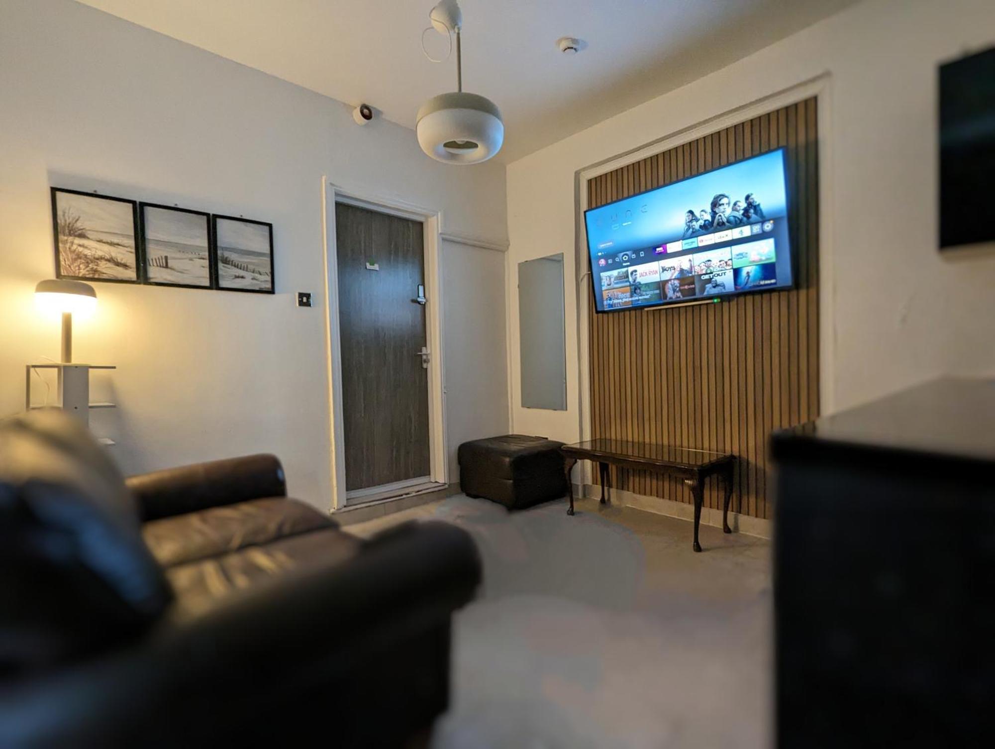 Inner-City Apartments - Basic Amenites Cardiff Bagian luar foto