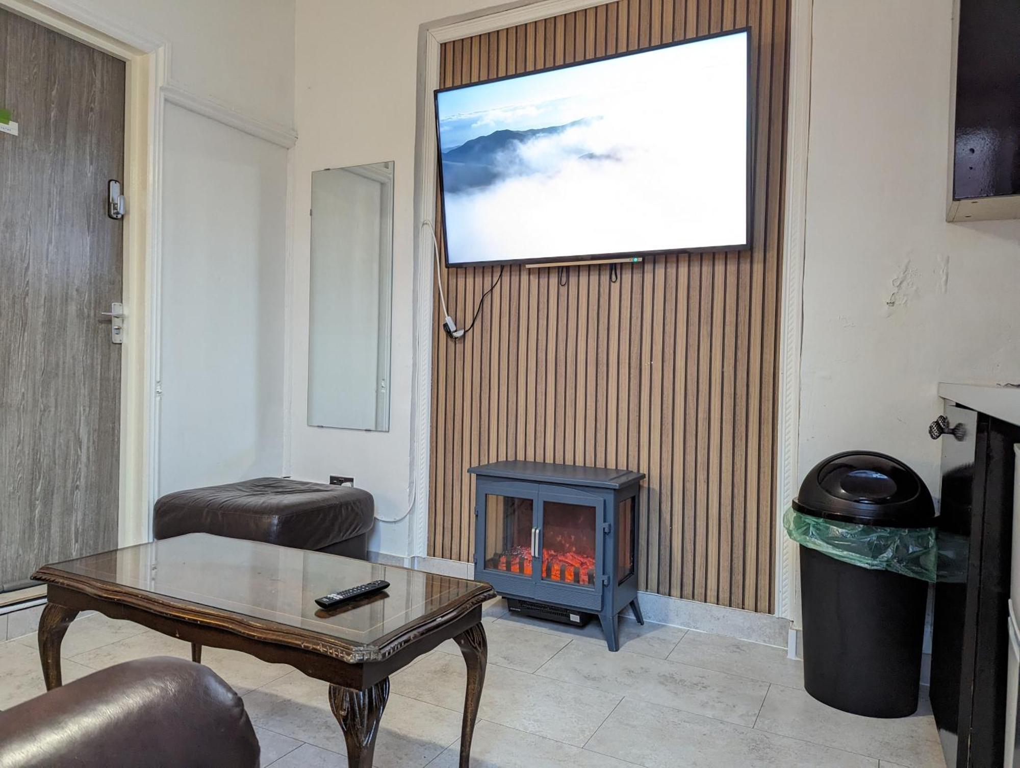 Inner-City Apartments - Basic Amenites Cardiff Bagian luar foto