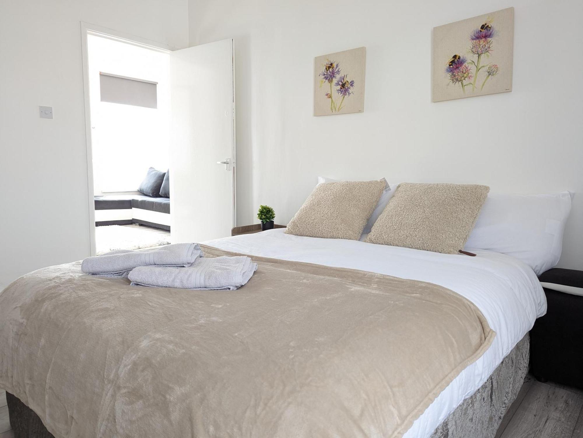 Inner-City Apartments - Basic Amenites Cardiff Bagian luar foto