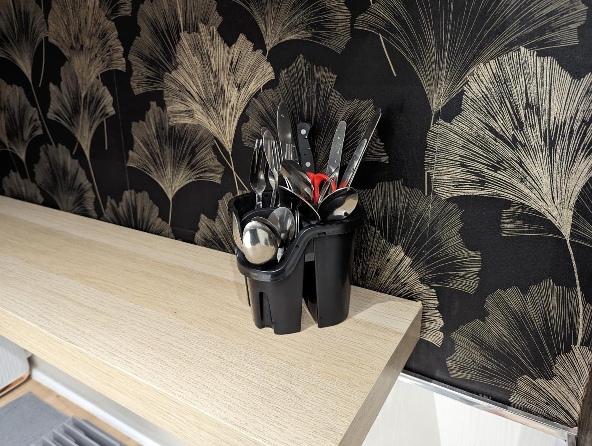 Inner-City Apartments - Basic Amenites Cardiff Bagian luar foto