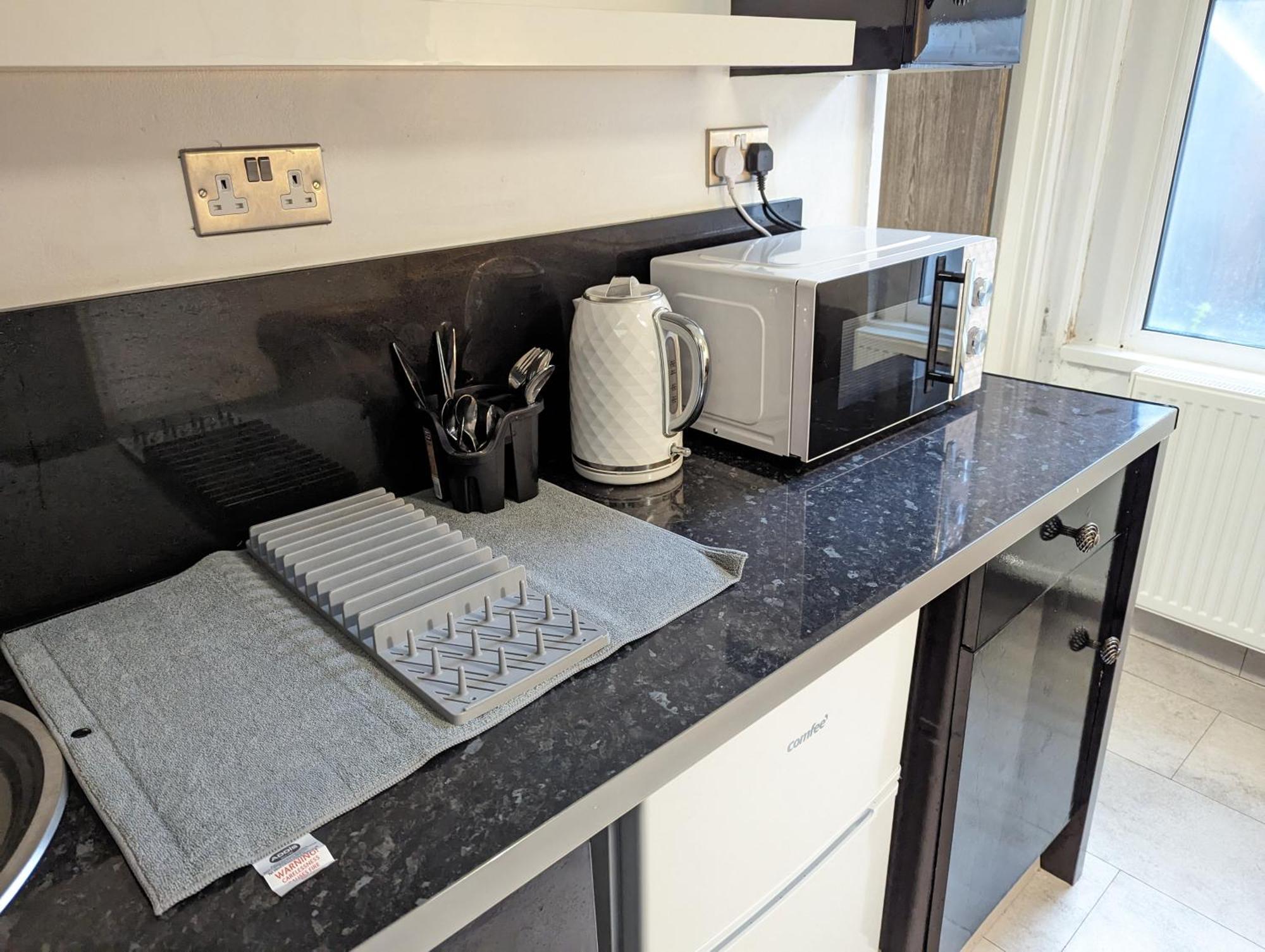 Inner-City Apartments - Basic Amenites Cardiff Bagian luar foto