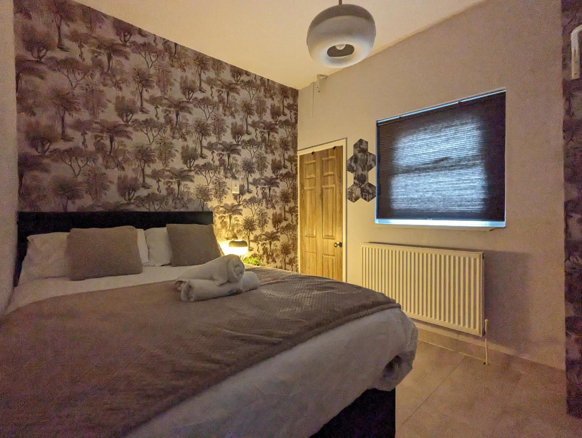 Inner-City Apartments - Basic Amenites Cardiff Bagian luar foto