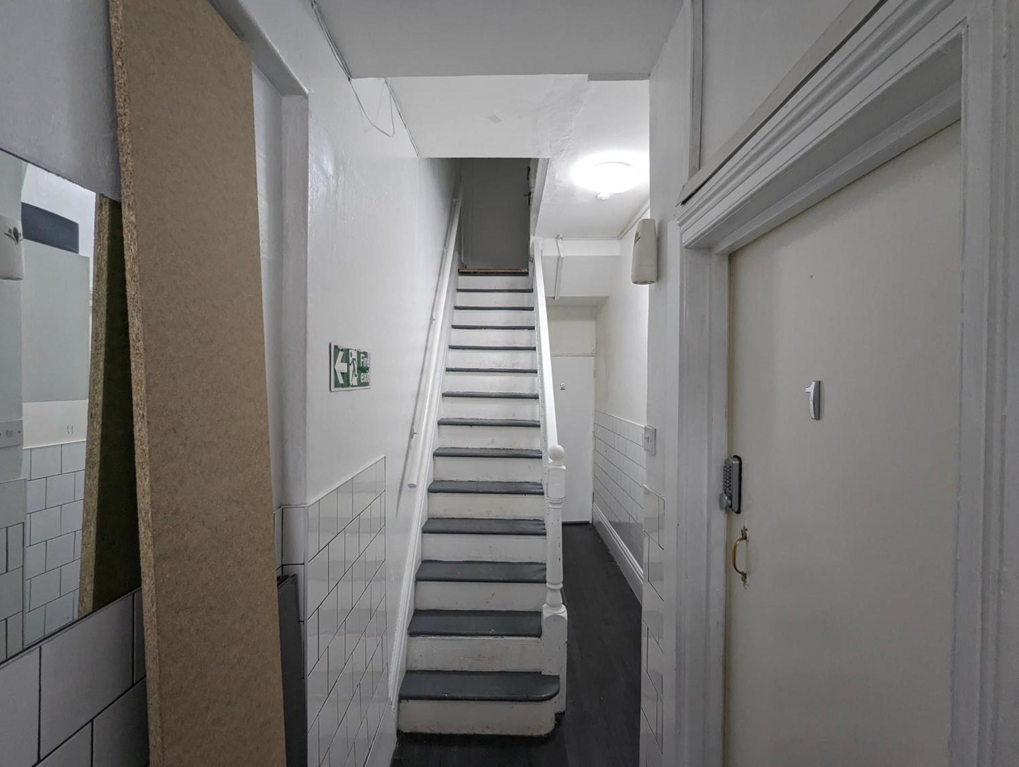 Inner-City Apartments - Basic Amenites Cardiff Bagian luar foto