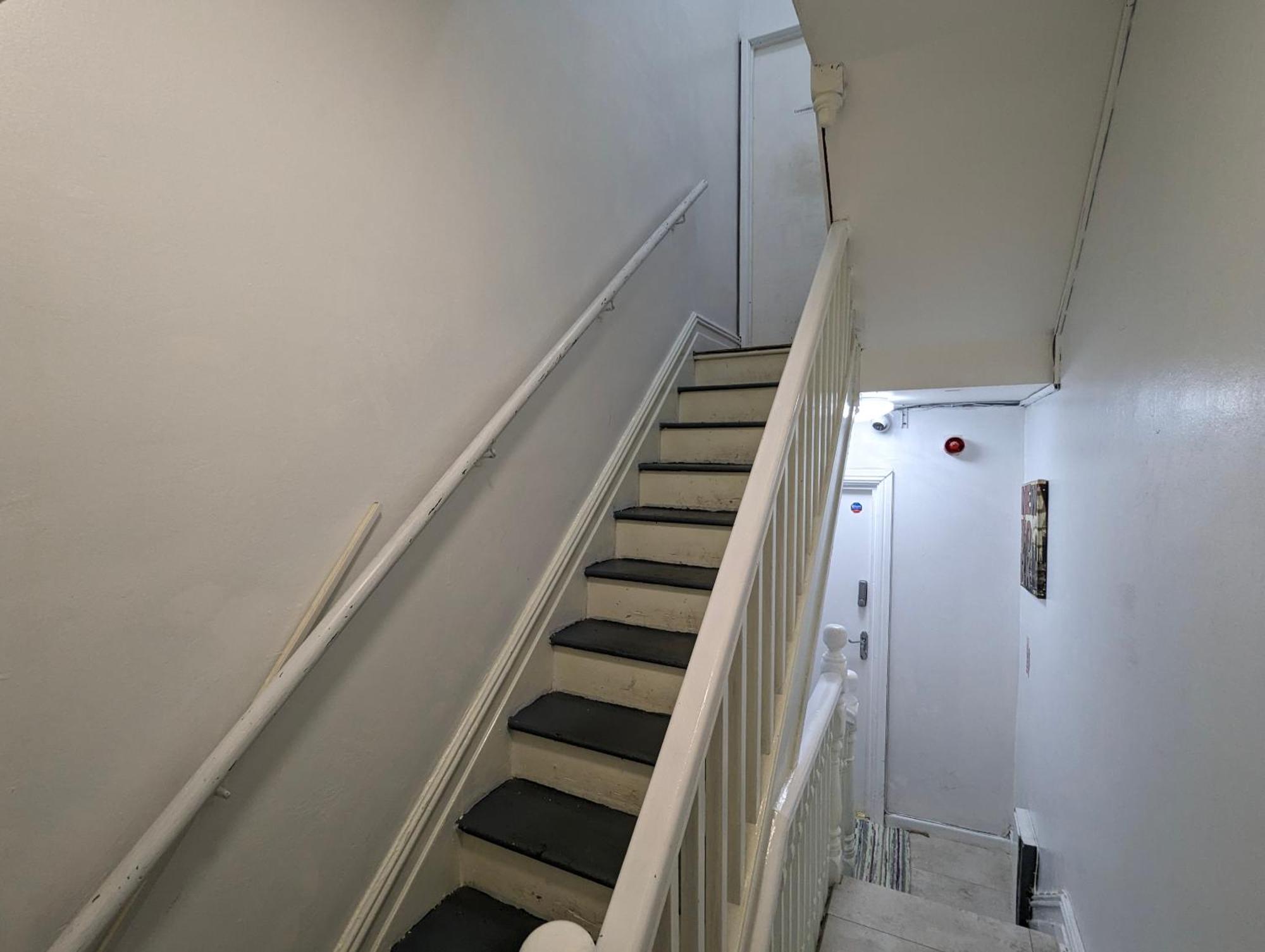 Inner-City Apartments - Basic Amenites Cardiff Bagian luar foto