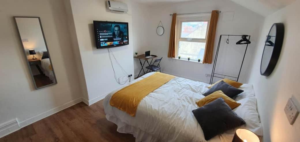 Inner-City Apartments - Basic Amenites Cardiff Bagian luar foto