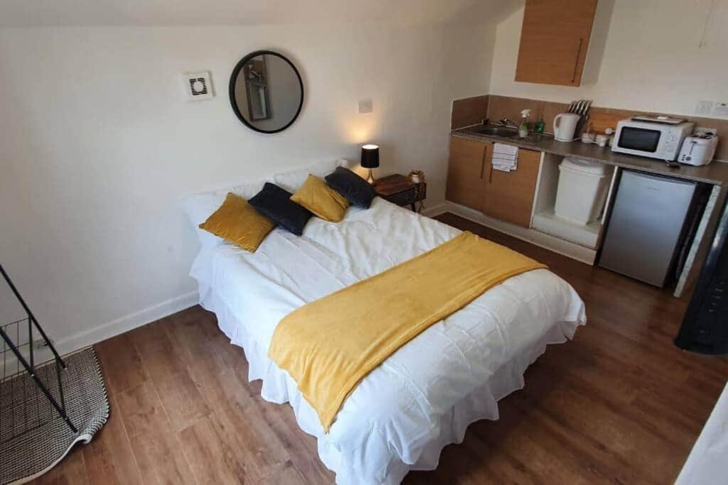 Inner-City Apartments - Basic Amenites Cardiff Bagian luar foto